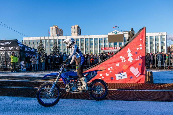 Зимний фристайл-мотокросс от команды FMX13 в Одинцово