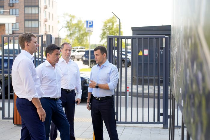 Андрей Воробьев и Роман Терюшков проверили строительство детсада "Лучик" в Видном