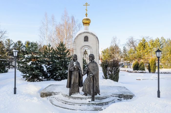 Памятник Петру и Февронии в Дмитрове