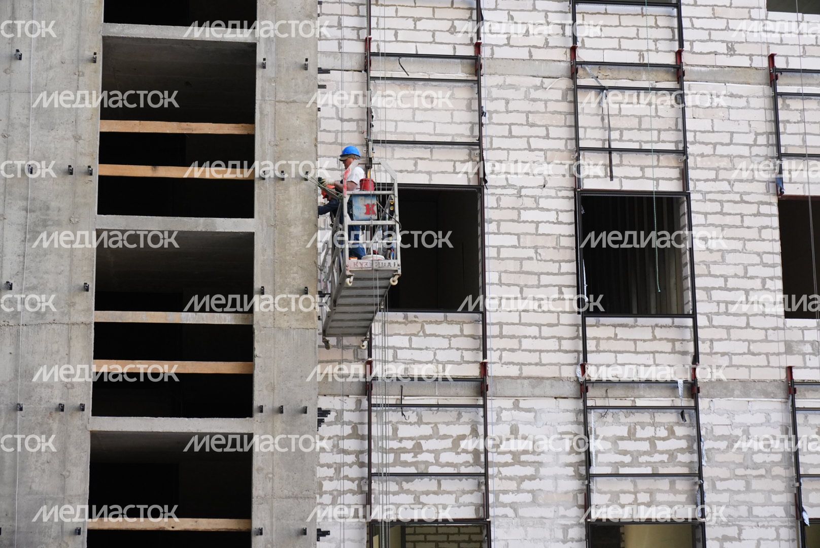 Проверка хода строительства детской областной больницы в Красногорске Губернатором Подмосковья