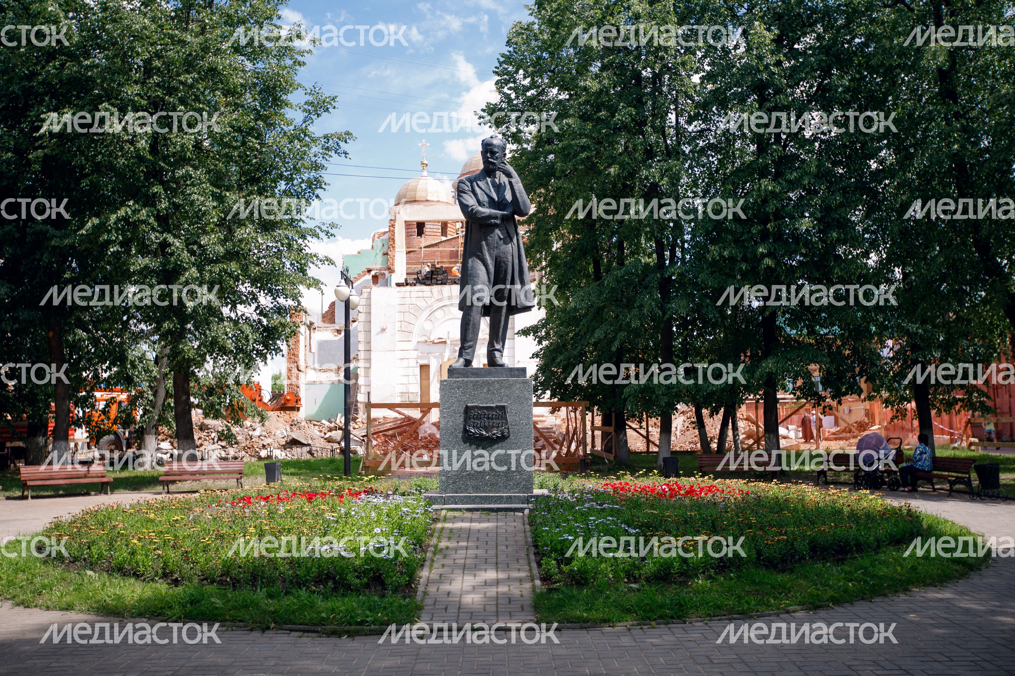 Памятники Чайковскому Памятники Чайковскому