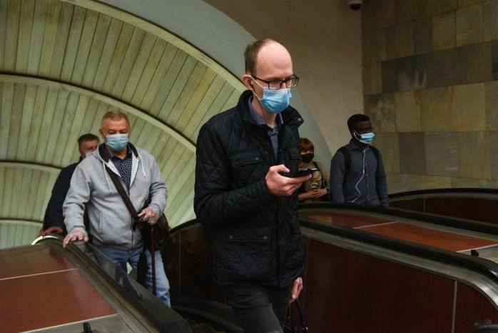 Проверки соблюдения масочно-перчаточного режима в общественном транспорте в Москве