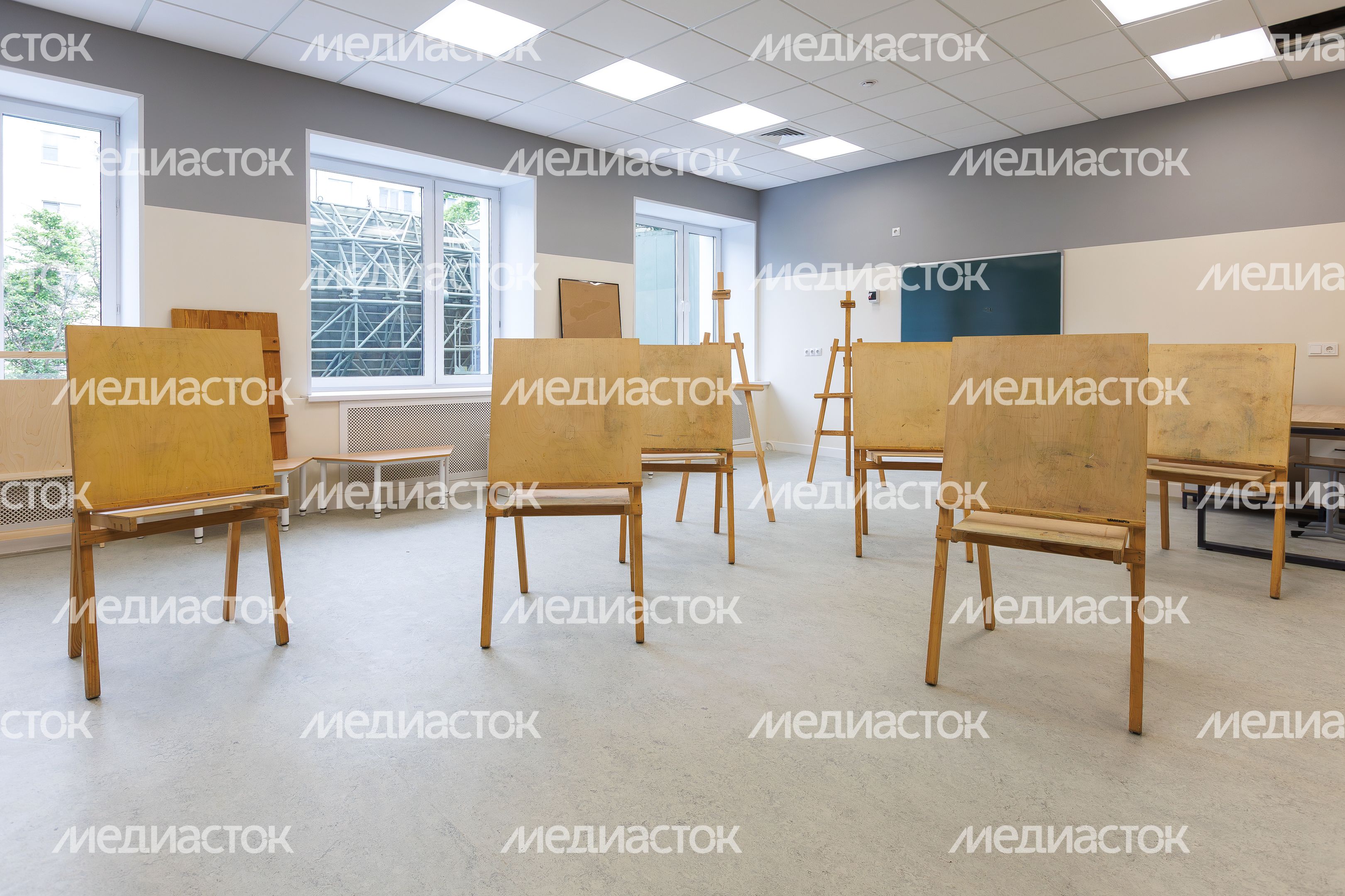 Зал для занятий изобразительный искусством в культурно-досуговом центре «Заря» в Балашихе после капитального ремонта Зал для занятий изобразительный искусством в культурно-досуговом центре «Заря» в Балашихе после капитального ремонта