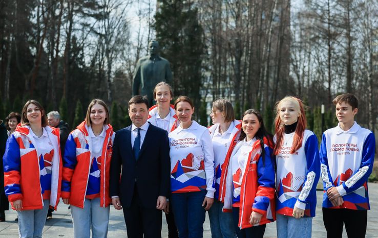 Посещение губернатором космонавта первого отряда