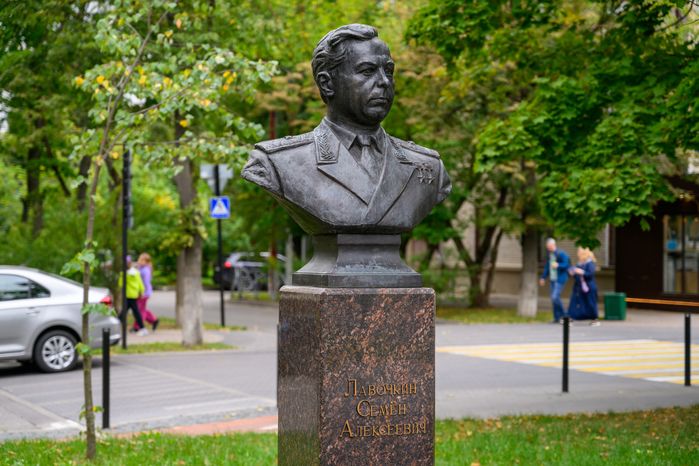 Бюст Семена Алексеевича Лавочкина на аллее «Создатели авиации России» в Жуковском