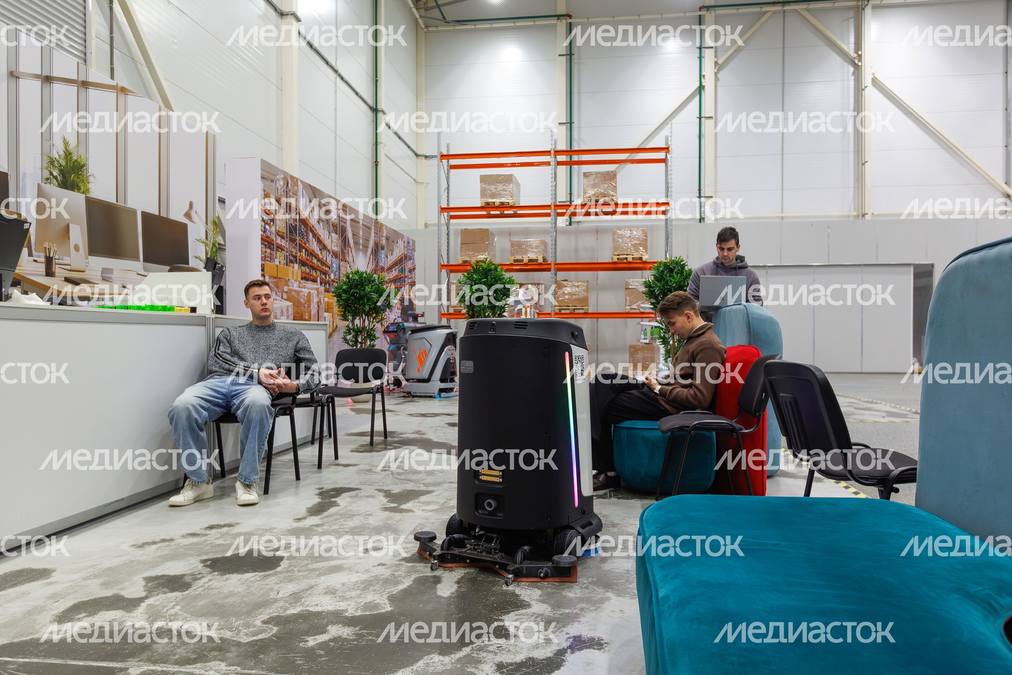 Промышленный робот-мойщик на технофестивале Startup Village 2026 в технопарке «Сколково»