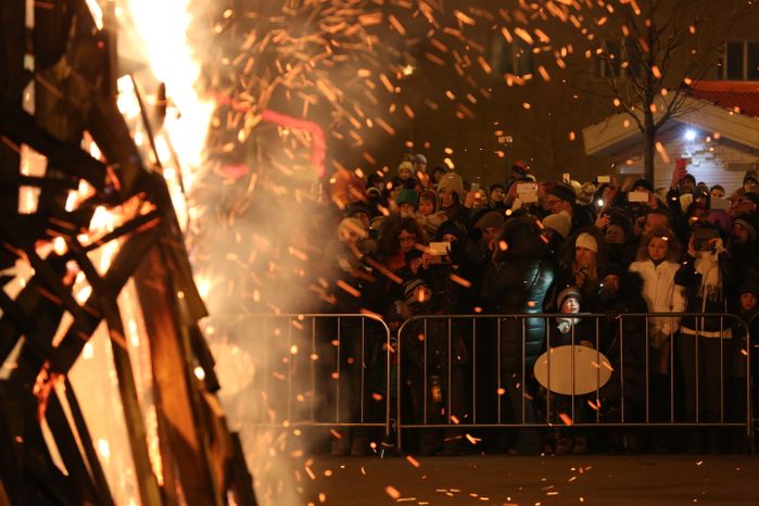 Масленичные гуляния в парке Горького в Москве