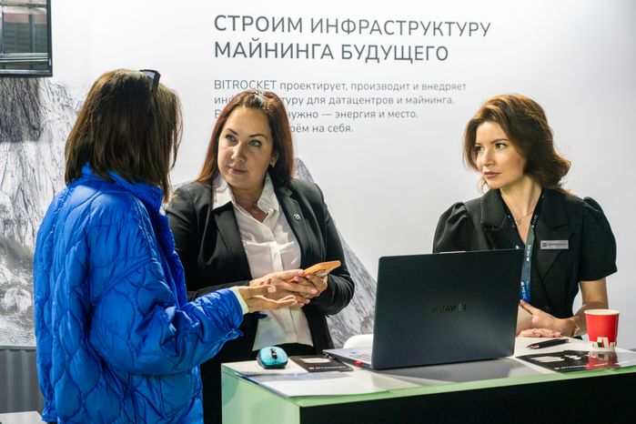 Выставочный стенд на форуме по криптовалютам и блокчейн-технологиям CRYPTO SUMMIT 2025 в Одинцово