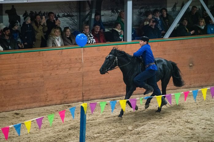 Конное представление «Наша весна! Наша Победа!» в парке «Патриот»