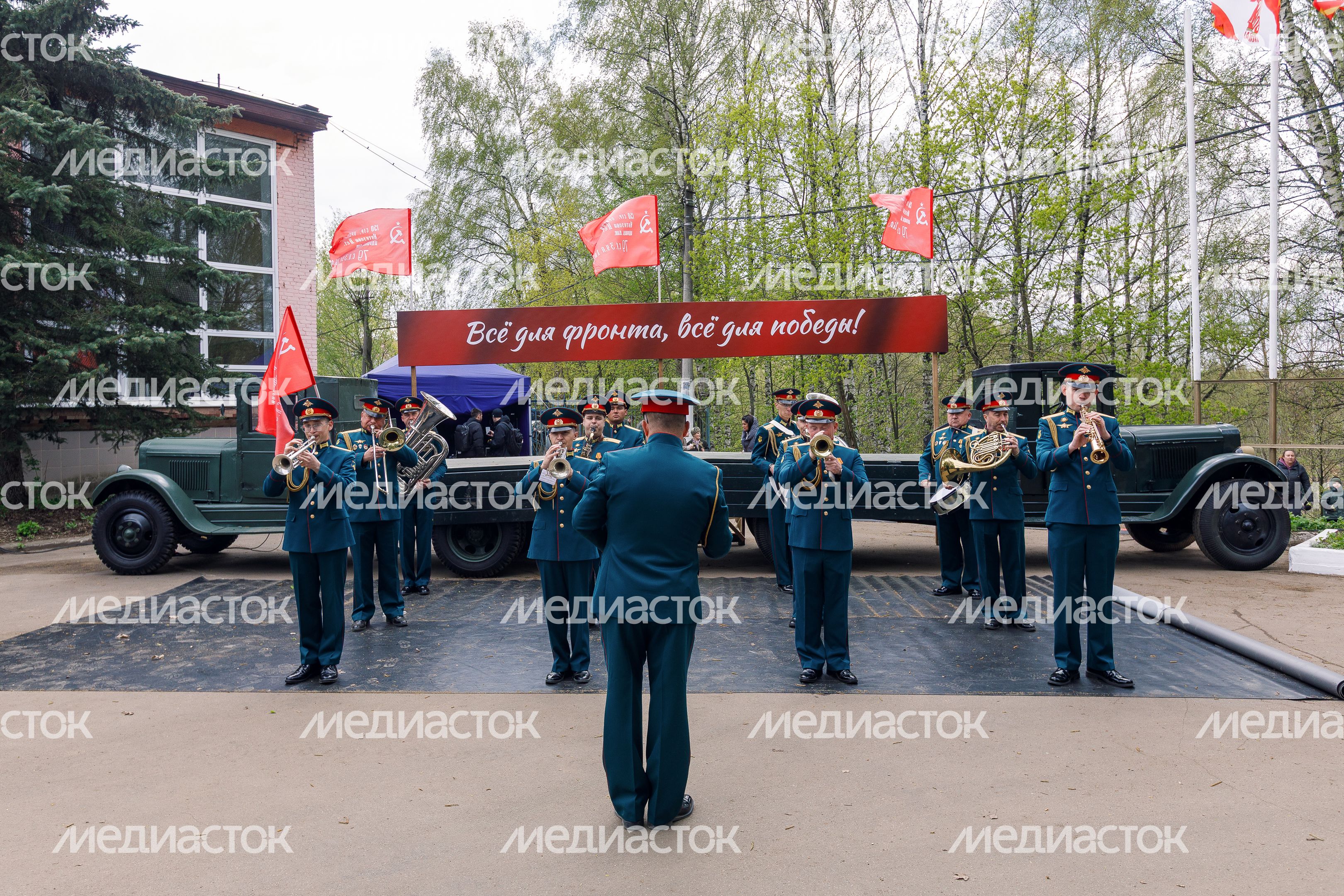 Военно-историческая реконструкция "Успех в единстве поколений" в Химках Военно-историческая реконструкция "Успех в единстве поколений" в Химках
