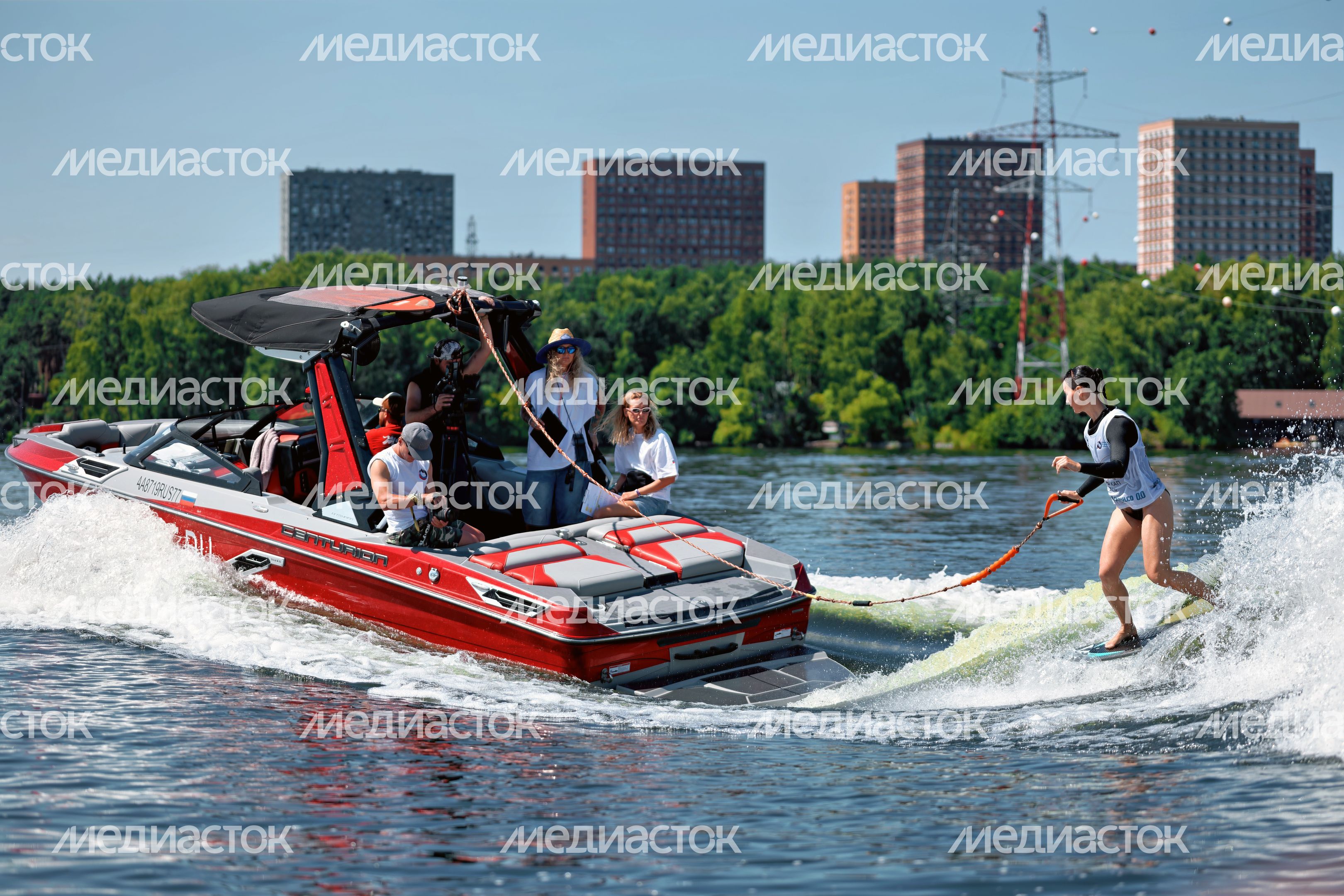 Всероссийские соревнования по серфингу в дисциплинах «вейксерфинг» и «вейкским» на пляже «Рублево» в Красногорске