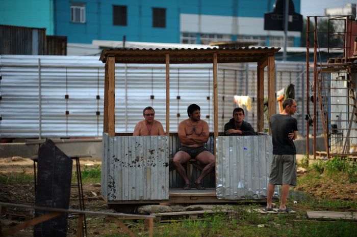 Рейд по пресечению незаконной миграции на стройке в Химках