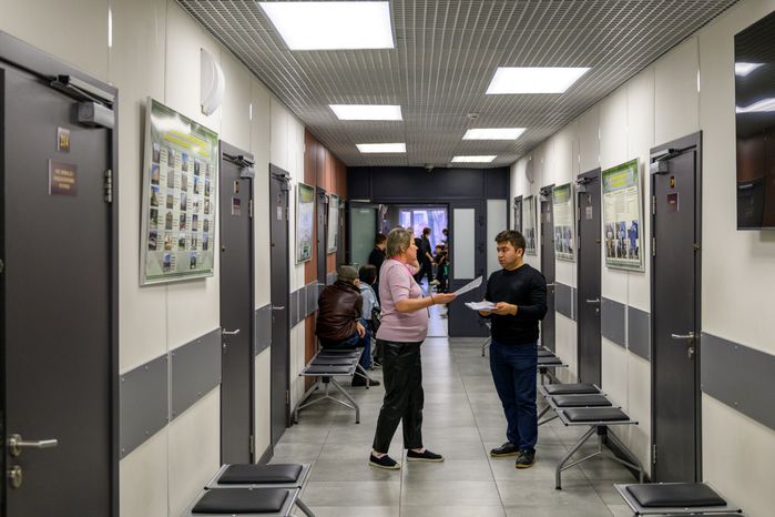 Призывники проходят медкомиссию в военкомате