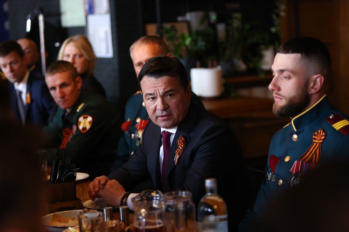 Возложение губернатором венка к Могиле Неизвестного Солдата