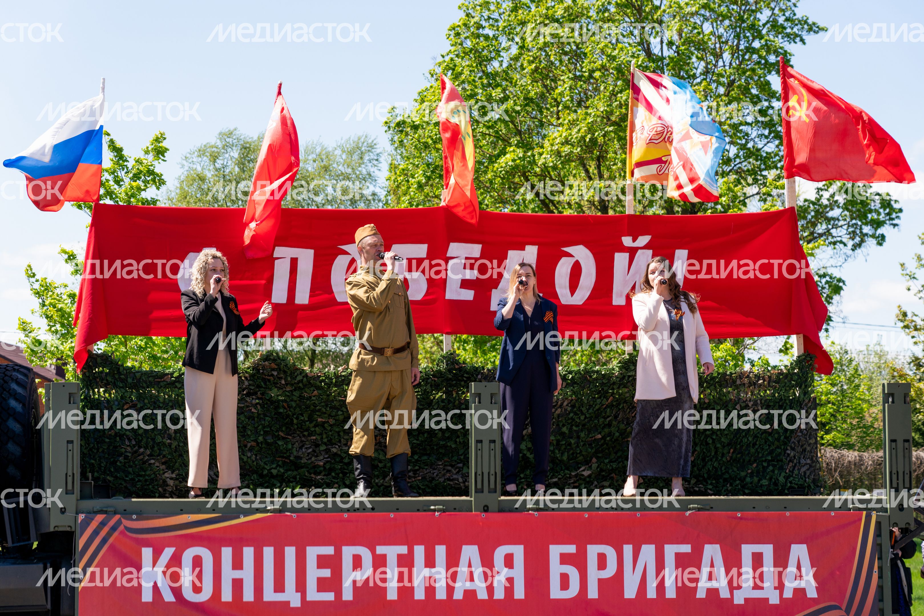Фронтовая поляна в поселке Большевик ко Дню Победы Фронтовая поляна в поселке Большевик ко Дню Победы