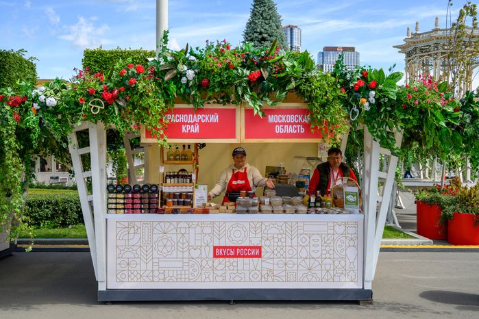 Ярмарка продуктов питания, произведенных в Подмосковье, на гастрономическом фестивале «Вкусы России» 2026 на ВДНХ