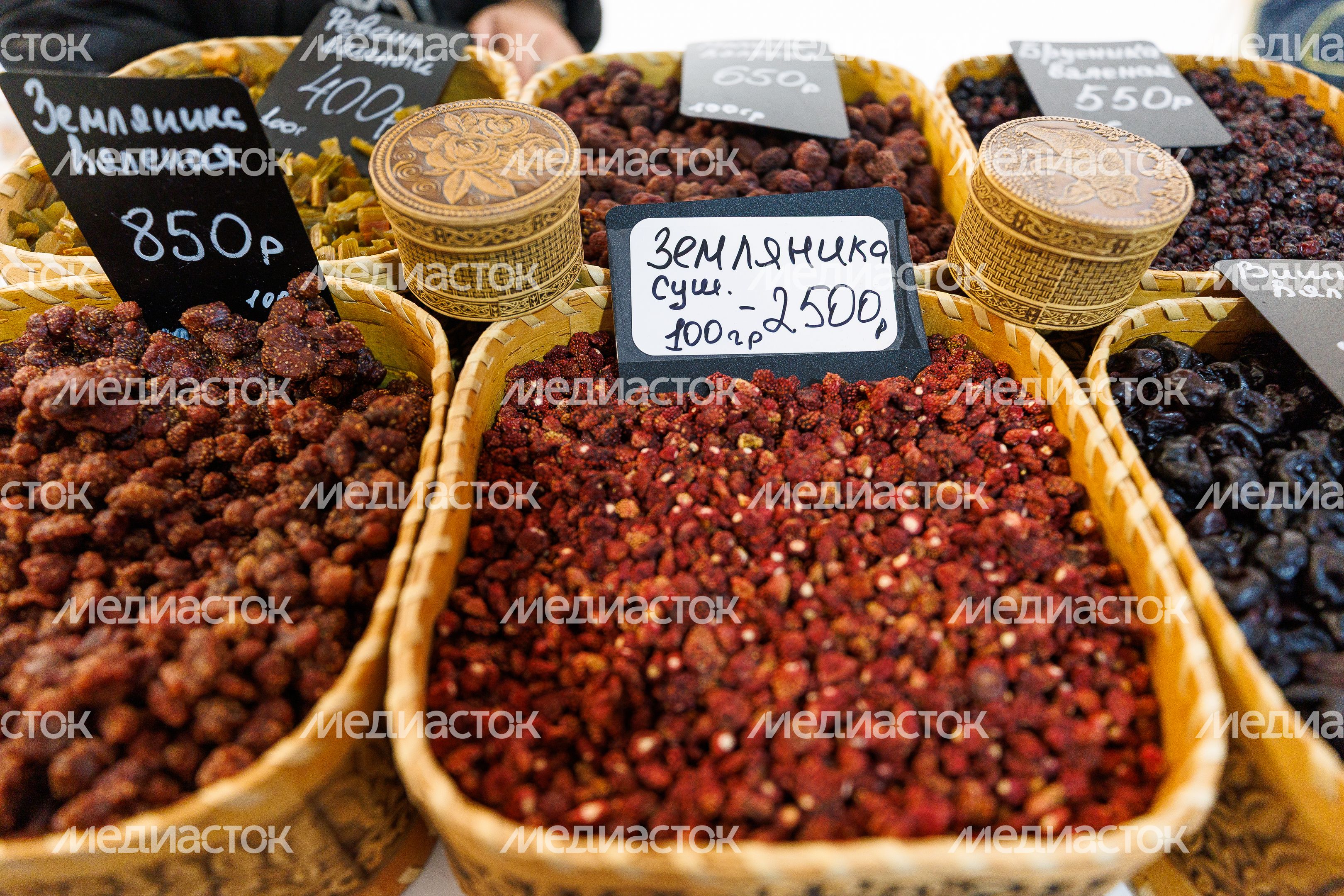 Продукция местных фермеров на ярмарке подмосковных брендов «100% Подмосковье. Встречаем осень» в Красногорске Продукция местных фермеров на ярмарке подмосковных брендов «100% Подмосковье. Встречаем осень» в Красногорске