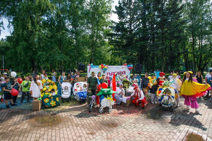 Парад колясок в сквере "Юбилейный" в Химках