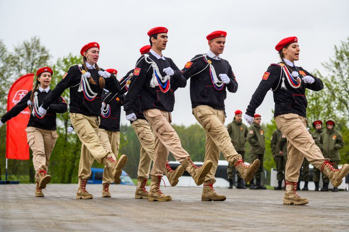 Военно-патриотическая игра «Юнармия, вперед!», посвященная Дню Победы, в Горках Ленинских