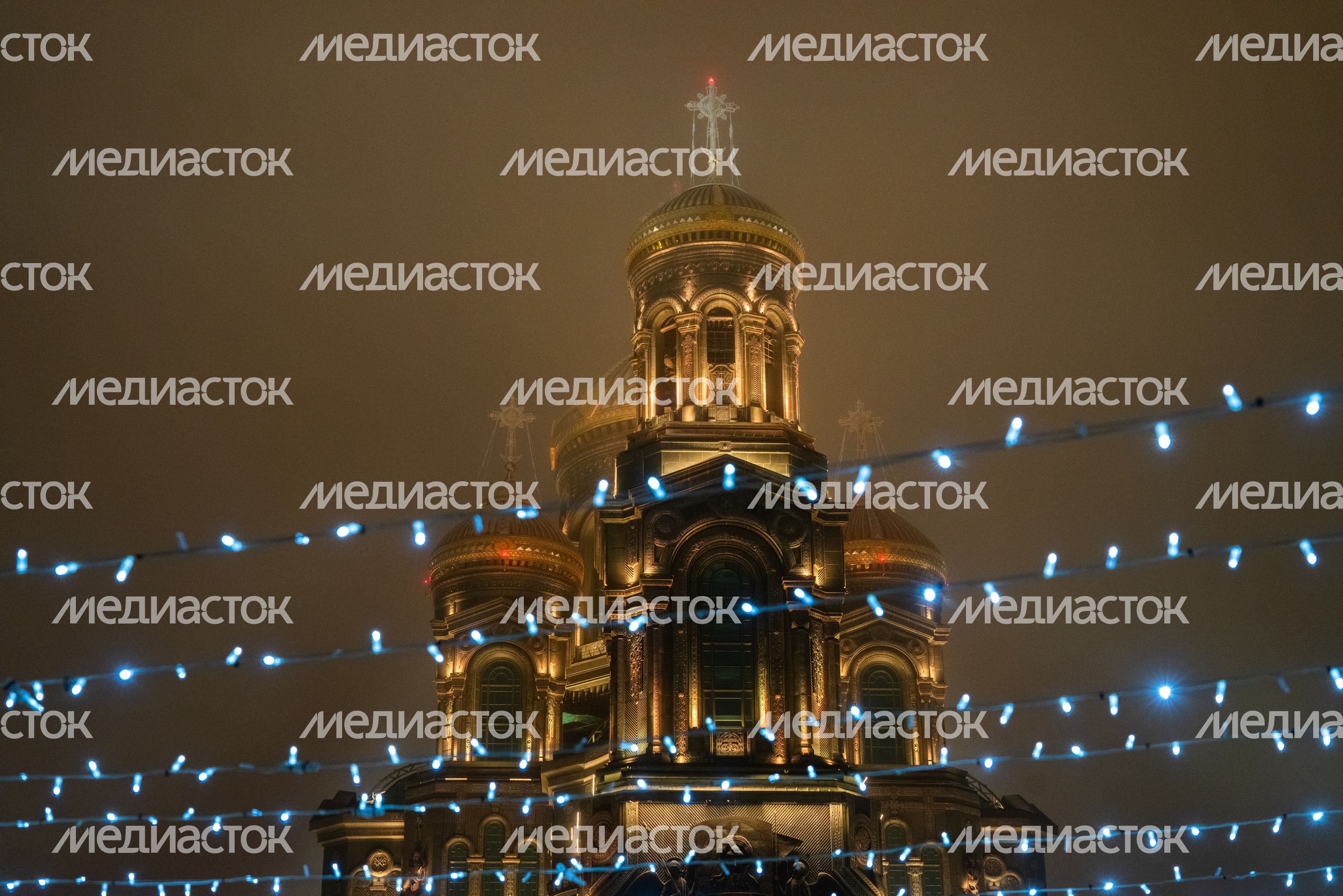 Новогодняя иллюминация на Соборной площади Главного храма Вооруженных Сил России в парке «Патриот» Новогодняя иллюминация на Соборной площади Главного храма Вооруженных Сил России в парке «Патриот»