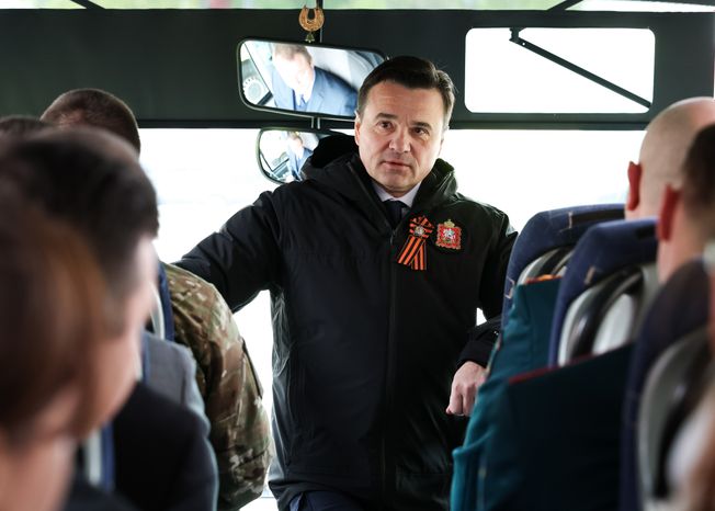 Андрей Воробьев вместе с участниками СВО возложил венок и цветы к Могиле Неизвестного Солдата