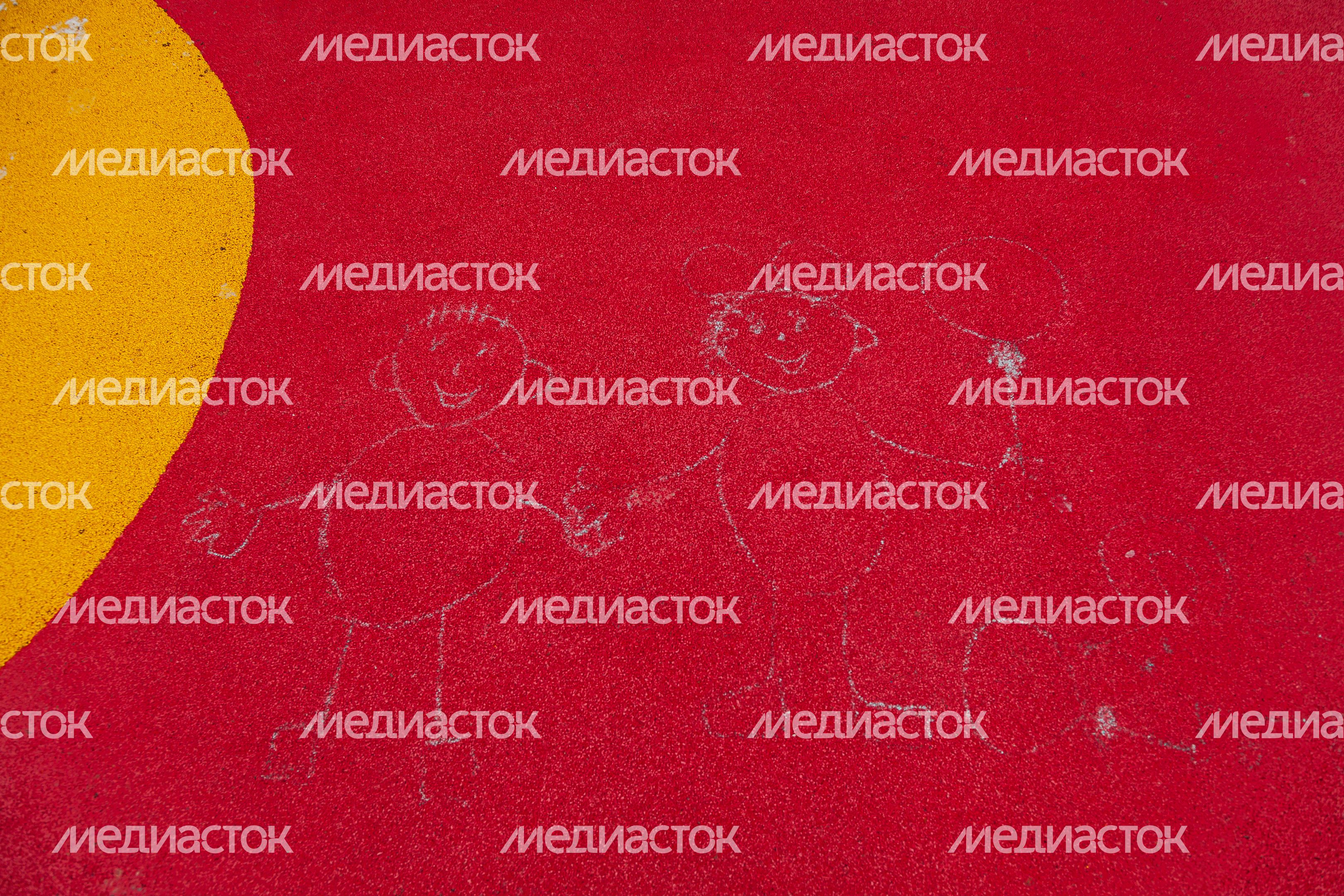 Рисунок на детской площадке в Томилинском лесопарке зимой в городе Дзержинский округа Люберцы Рисунок на детской площадке в Томилинском лесопарке зимой в городе Дзержинский округа Люберцы