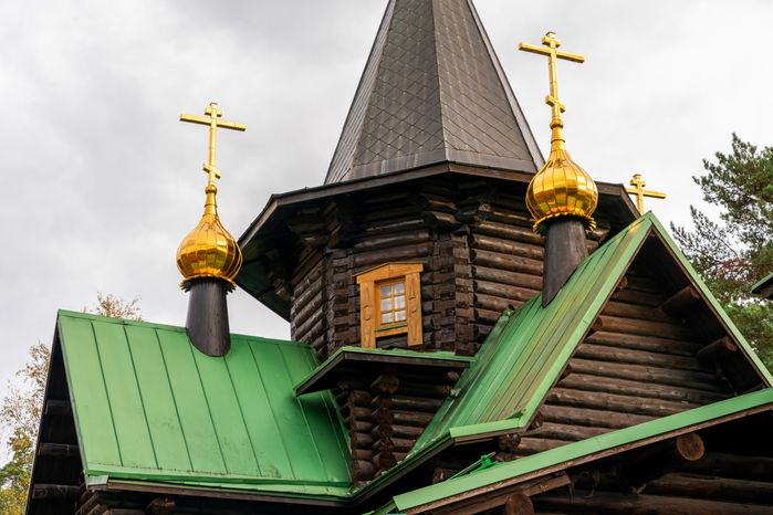 Храм Серафима Саровского в дачном поселке Снегири в Истре