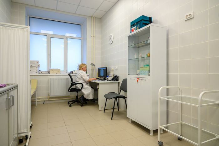 Медицинский кабинет в Центре образования №23 в поселке Обухово Богородского округа после капитального ремонта