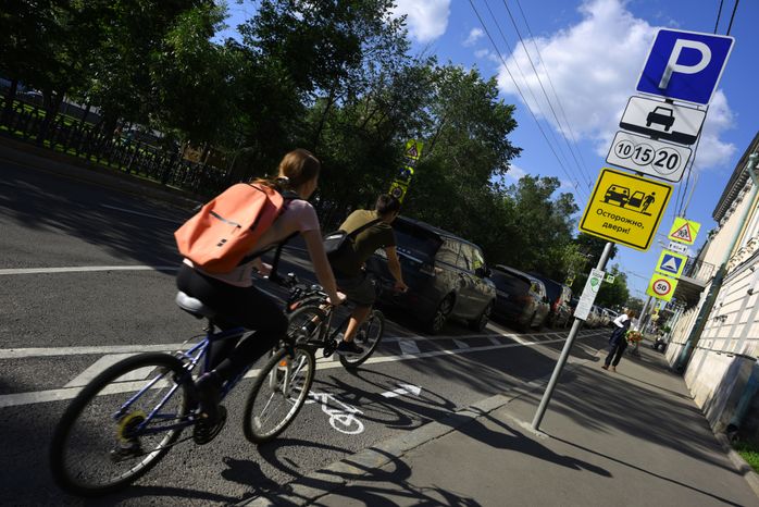 Велодорожка на Тверском бульваре в Москве