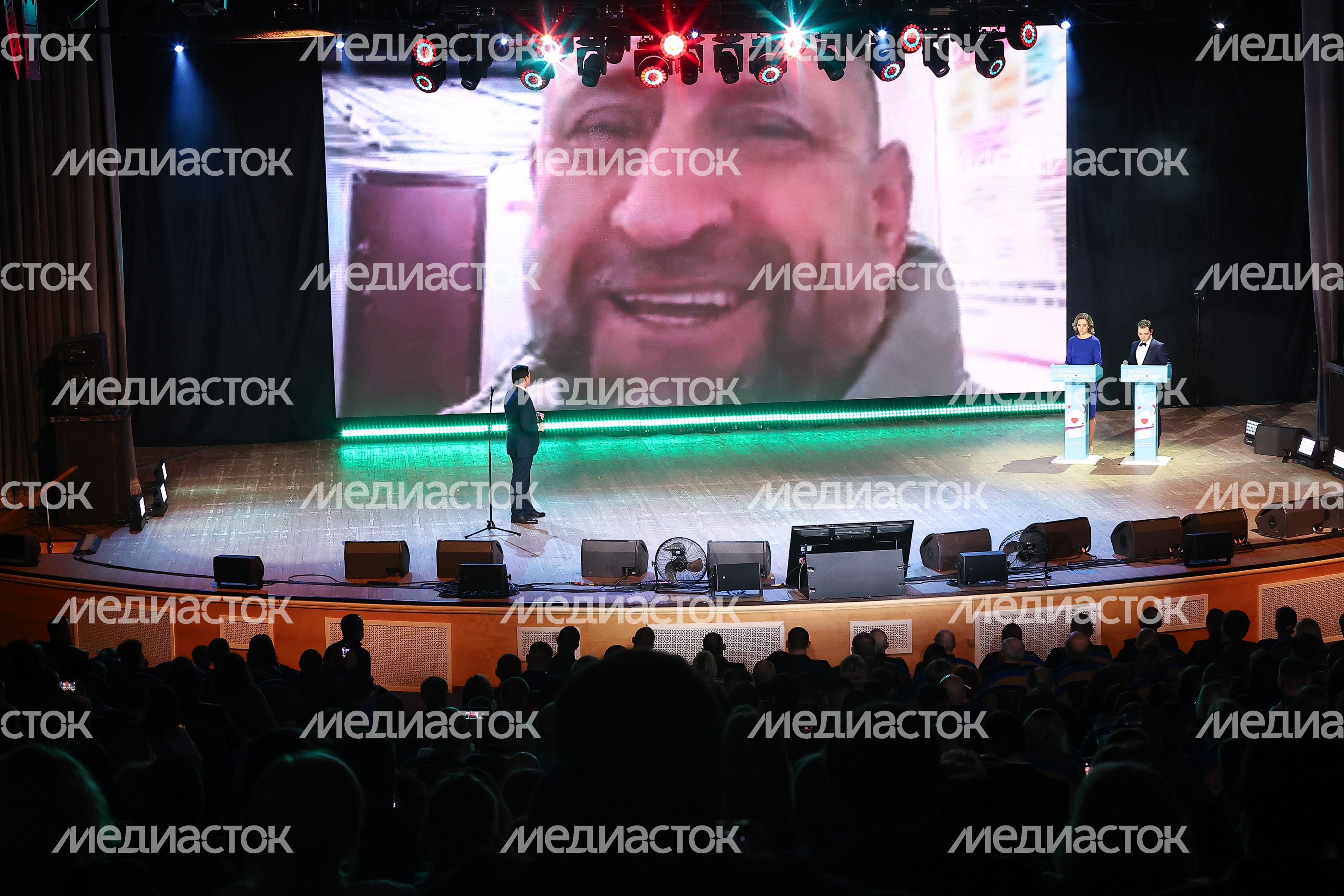 Награждение Губернатором лауреатов губернаторской премии «Мы рядом. Доброе дело»