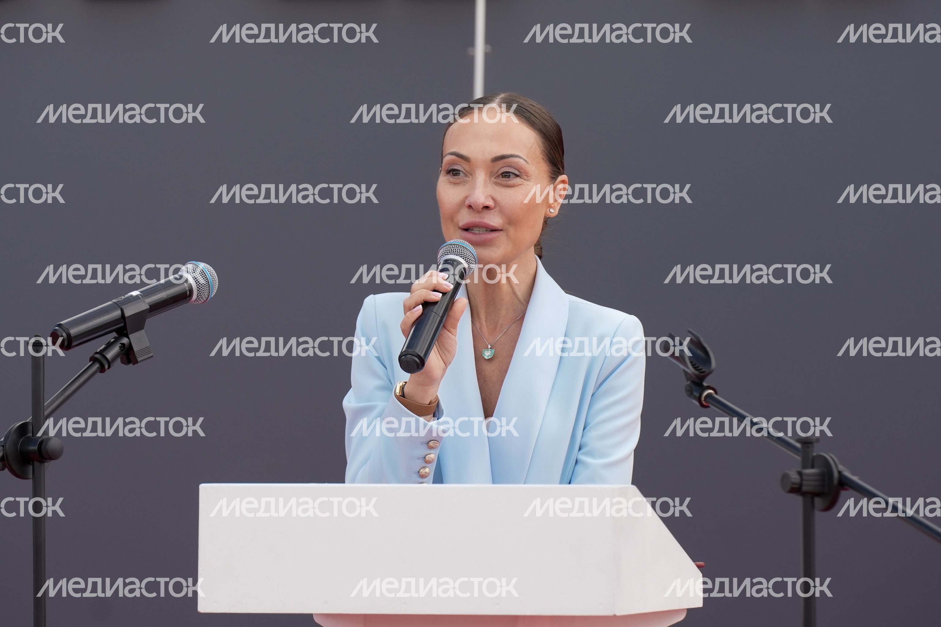 Анна Михолап на открытии высокотехнологичного комплекса для досмотра грузовых контейнеров в Чехове Анна Михолап на открытии высокотехнологичного комплекса для досмотра грузовых контейнеров в Чехове