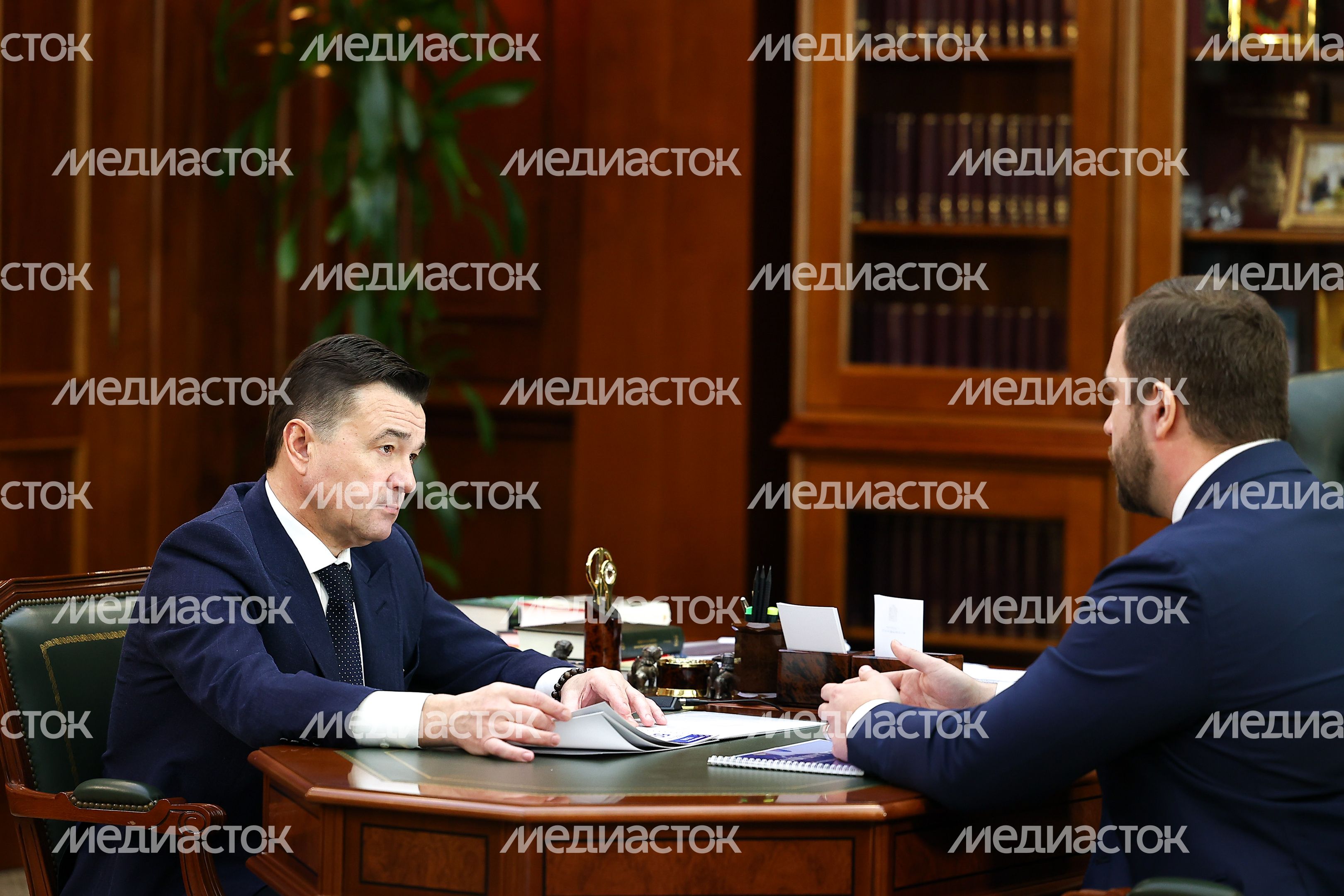 Андрей Воробьев провел рабочую встречу с главой городского округа Чехов Андрей Воробьев провел рабочую встречу с главой городского округа Чехов