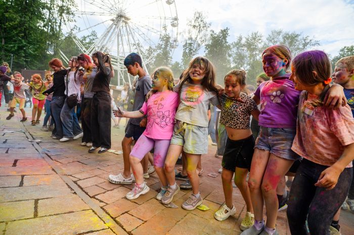 Фестиваль красок Holi Dance в Наташинском парке в Люберцах