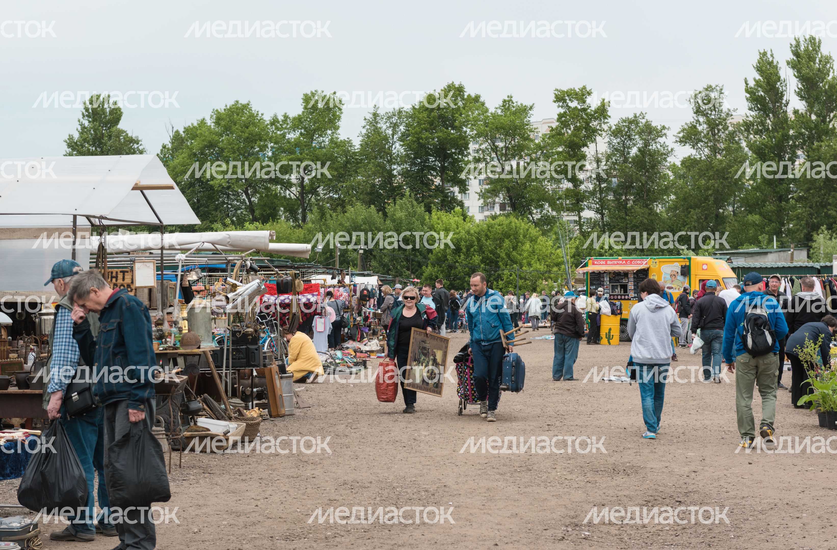 Блошиный рынок «Левша» в Новоподрезково