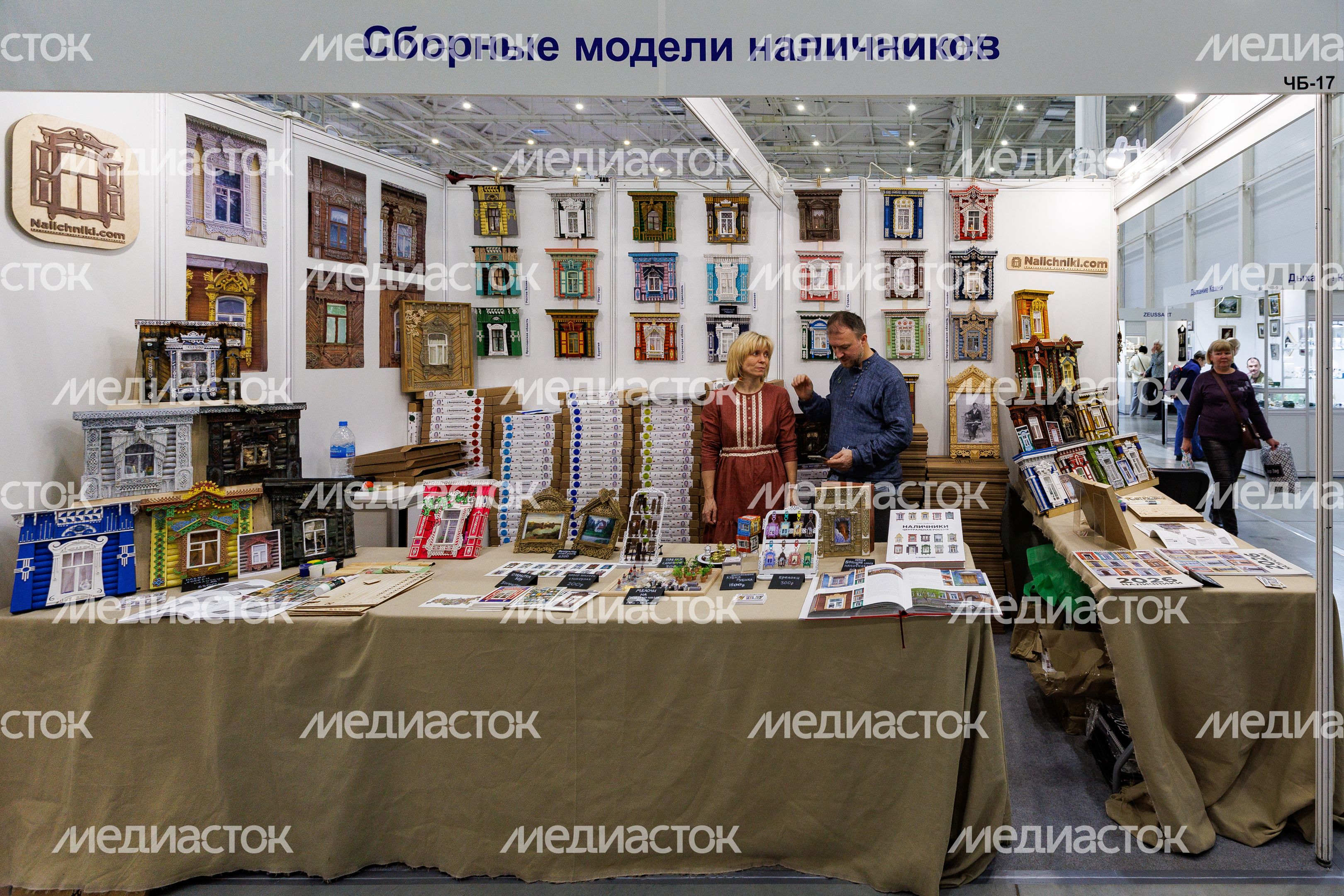 Сувениры народных промыслов Подмосковья – сборные модели наличников – на выставке-ярмарке «Ладья» Сувениры народных промыслов Подмосковья – сборные модели наличников – на выставке-ярмарке «Ладья»