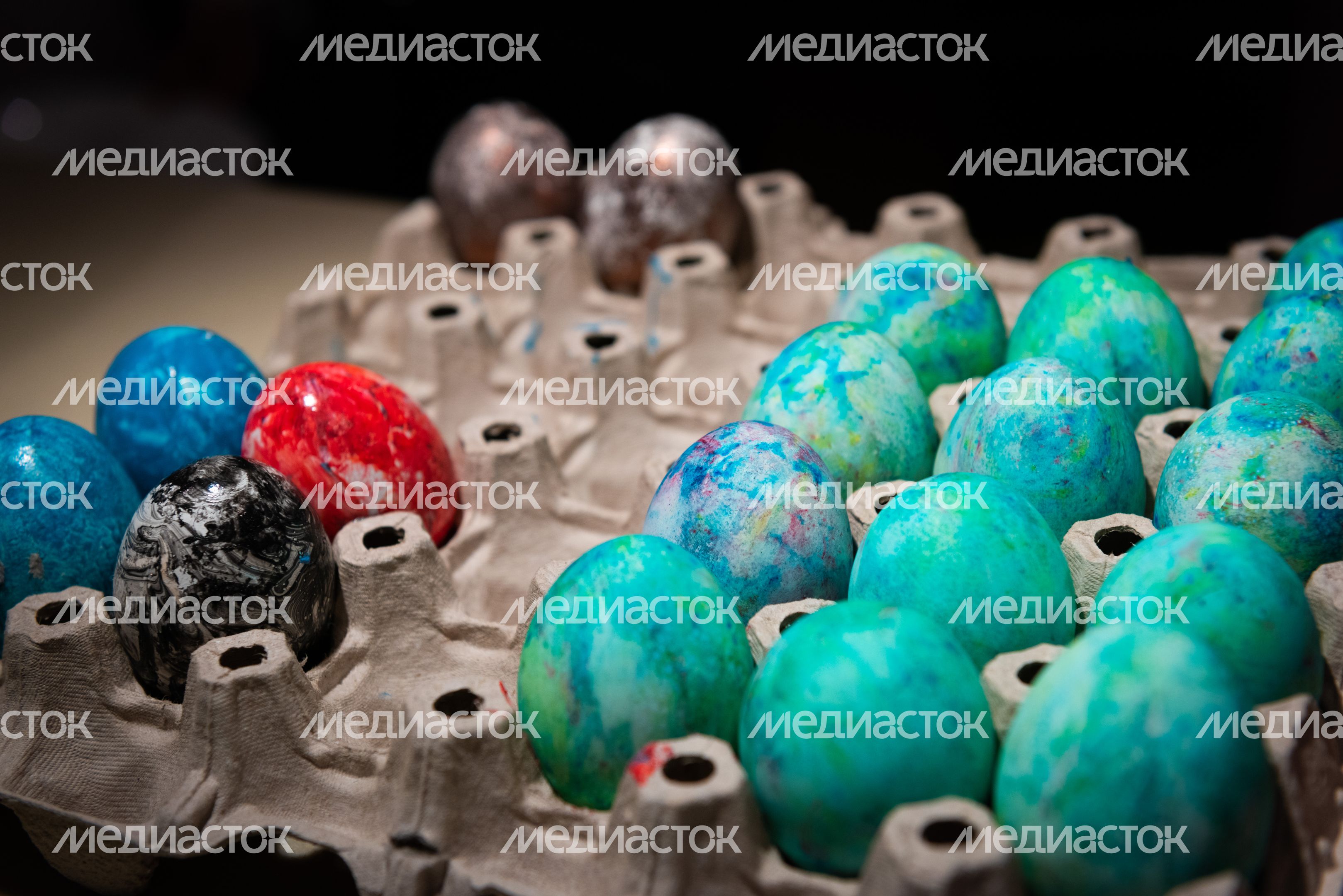 Эксперимент РИАМО по окраске яиц к Пасхе