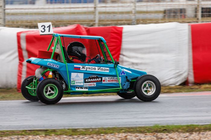 Детский заезд на мини-багги на гоночной трассе ADM Raceway в Мячково