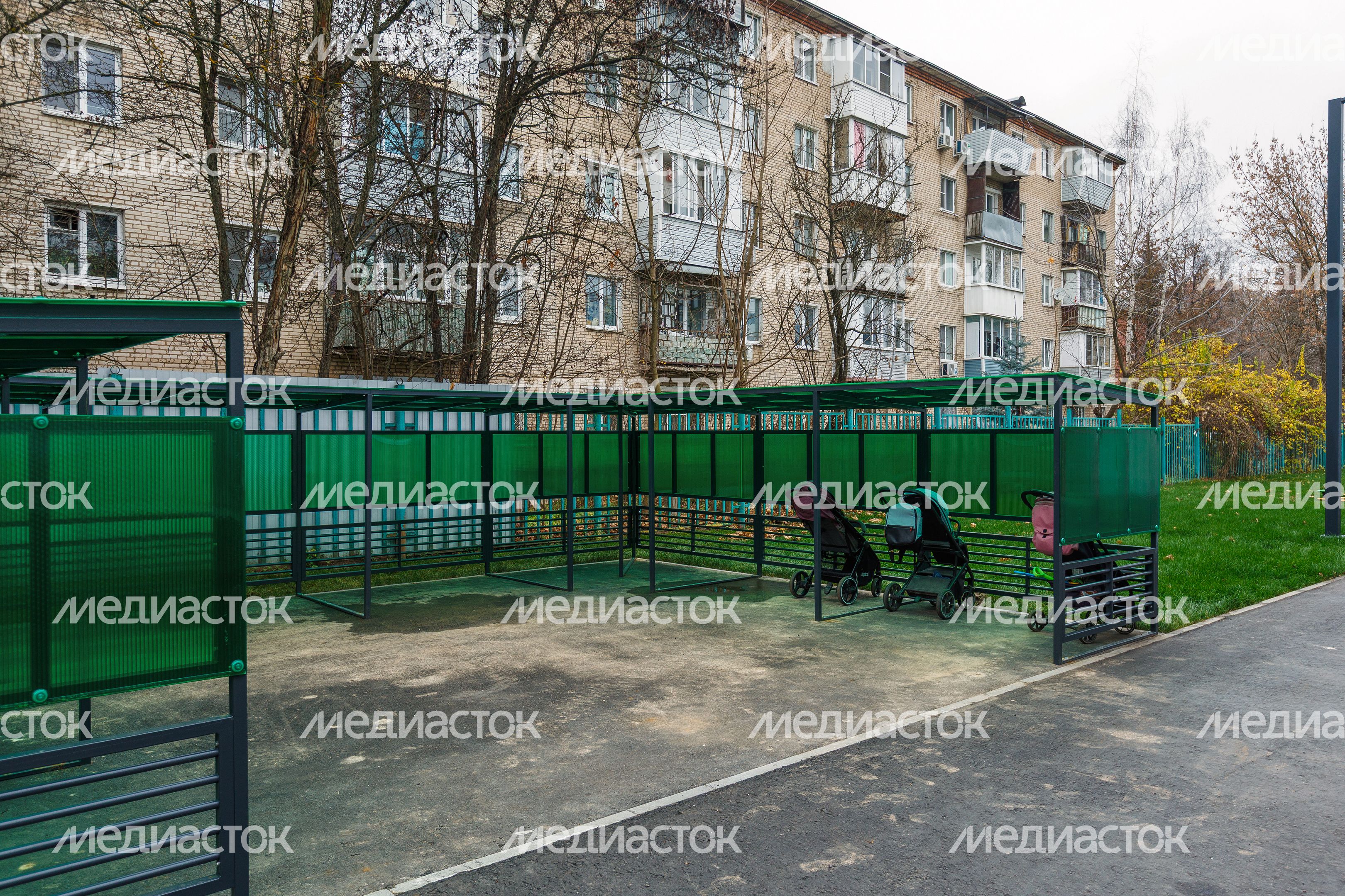 Парковка для колясок у детского сада «Малыш» после капитального ремонта в Щелково Парковка для колясок у детского сада «Малыш» после капитального ремонта в Щелково
