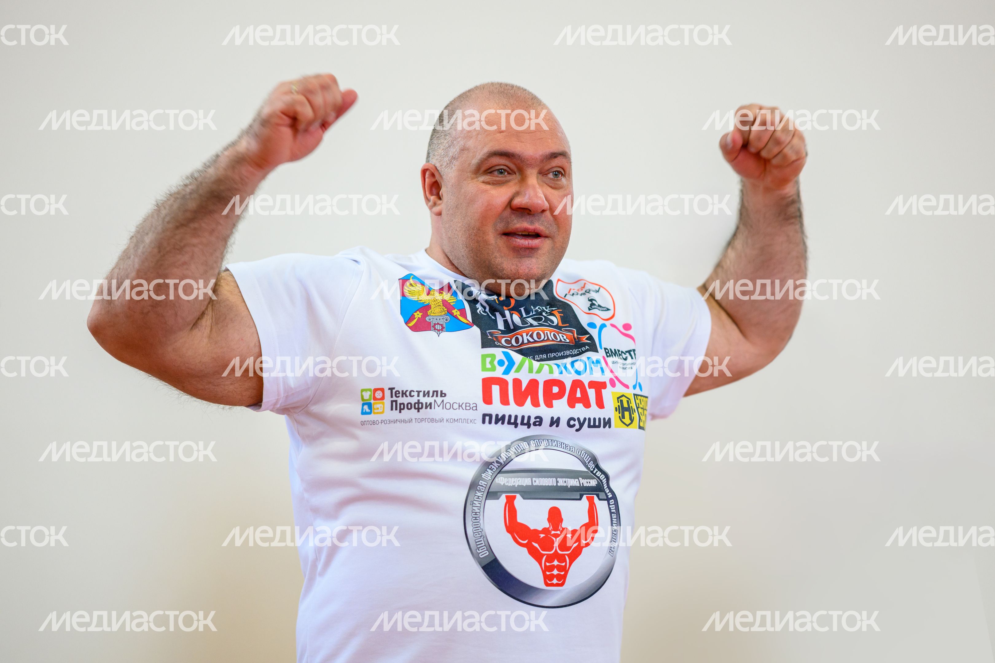 Русский Халк Сергей Агаджанян провел открытую тренировку по силовому экстриму для молодых спортсменов в Люберцах Русский Халк Сергей Агаджанян провел открытую тренировку по силовому экстриму для молодых спортсменов в Люберцах