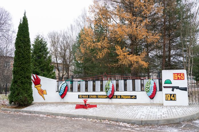 Памятник погибшим землякам в период Великой Отечественной войны в деревне Дубранивка округа Шаховская