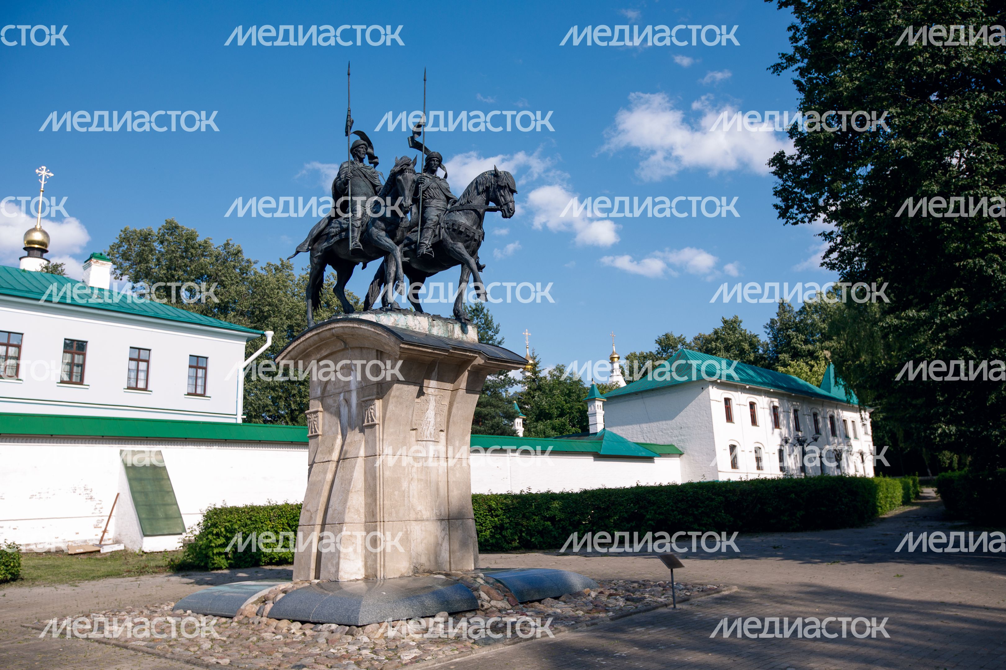 Дмитров. Памятник святым Борису и Глебу