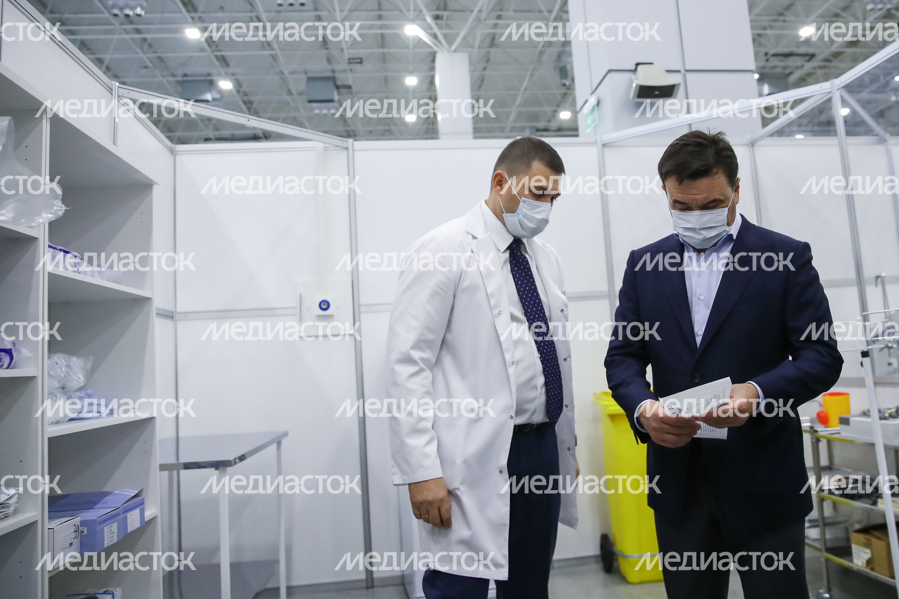 Проверка губернатором Подмосковья готовности к открытию временного инфекционного центра, развернутого на базе конгрессно-выставочного центра «Патриот»