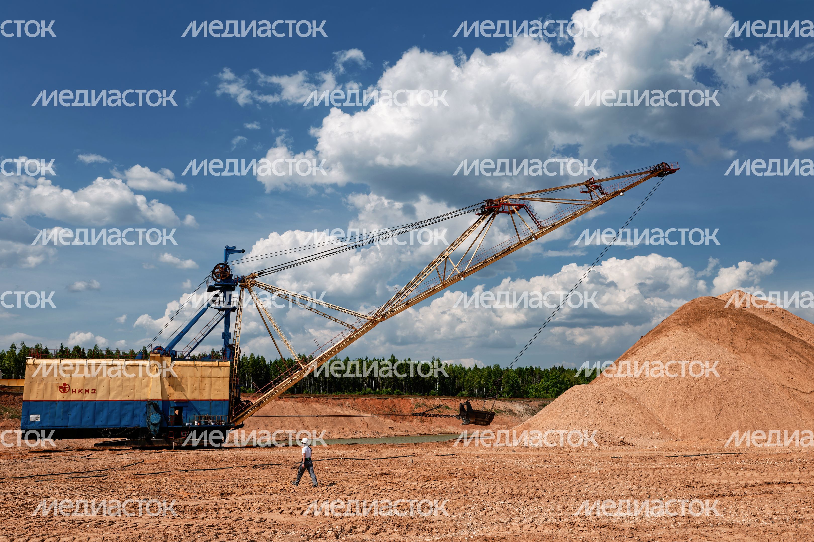 Добыча песка и щебня в Богаевском карьере у деревни Орешки Рузского округа Добыча песка и щебня в Богаевском карьере у деревни Орешки Рузского округа