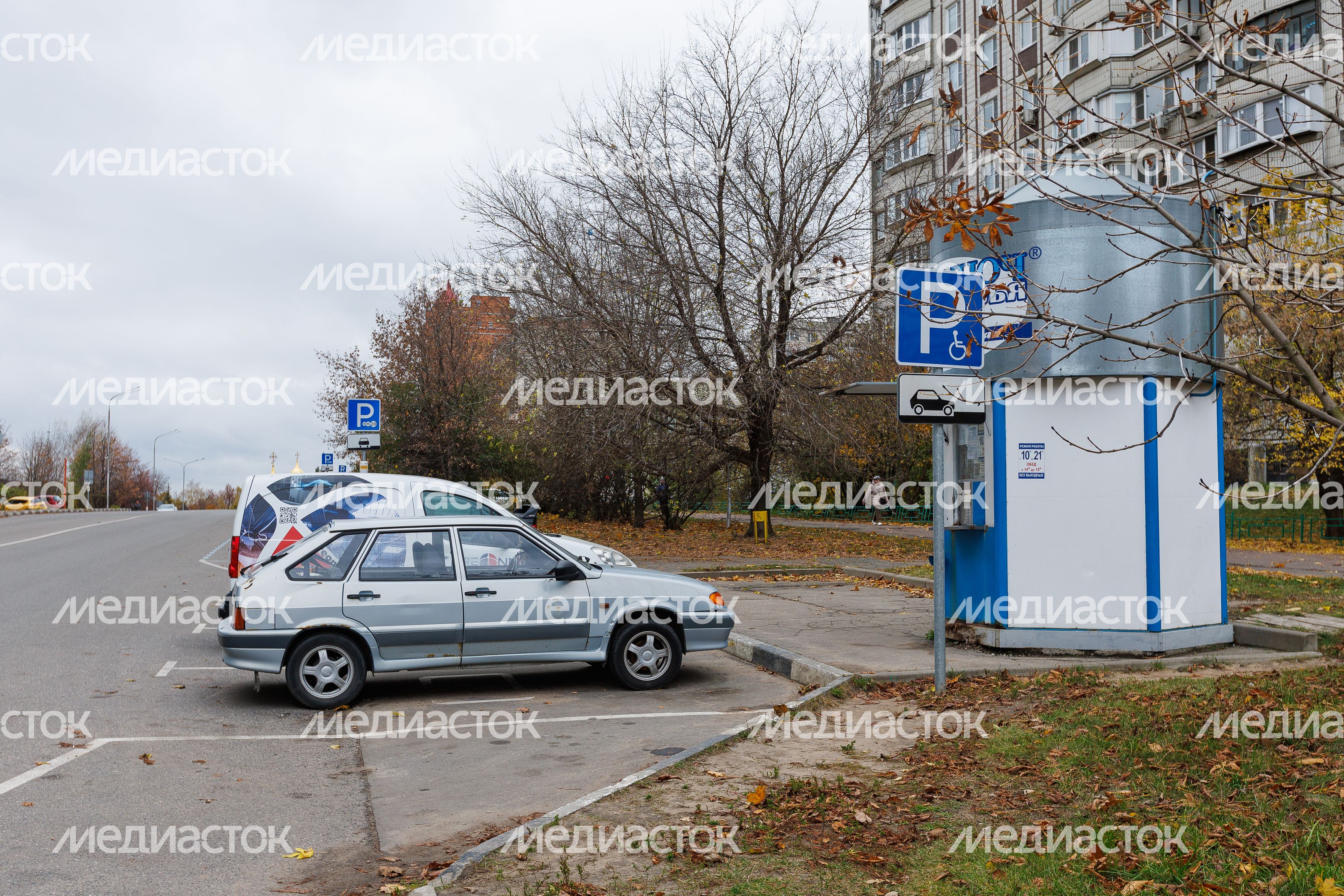 Платная парковка в Дзержинском на улице Угрешской Платная парковка в Дзержинском на улице Угрешской
