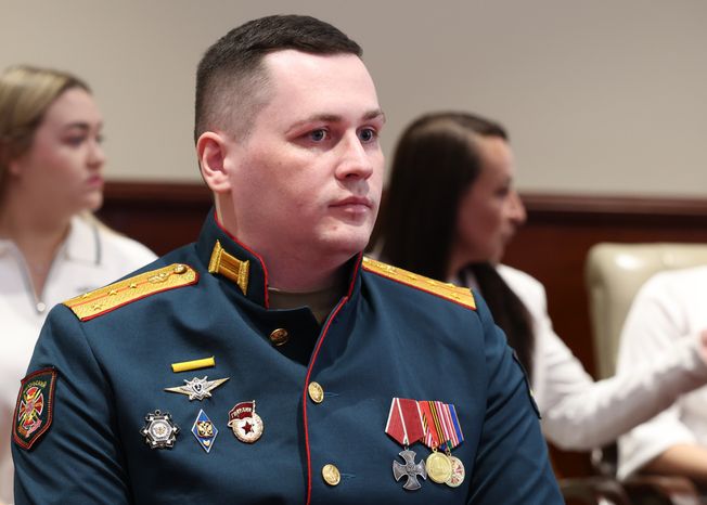 Участникам СВО вручили ключи от автомобилей с ручным управлением