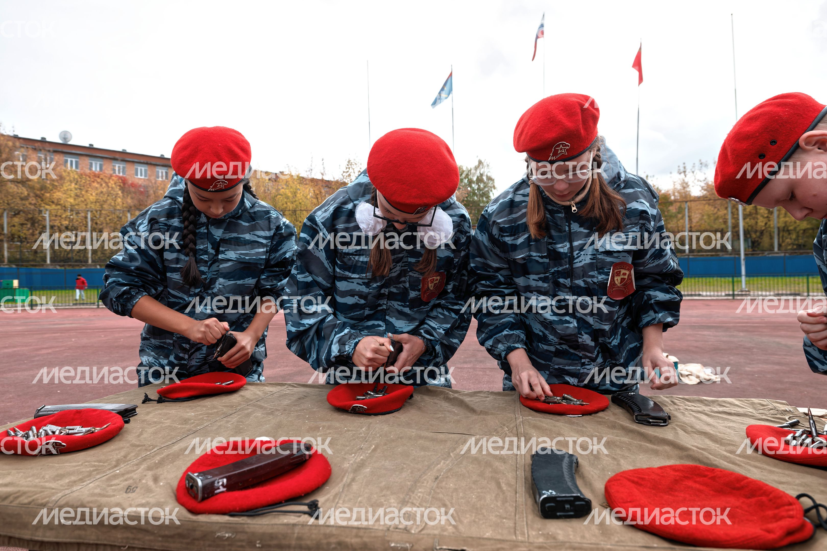 Мастерство сборки автомата Калашникова показали школьники в военно-патриотической игре «Наследники Победы» в Подольске Мастерство сборки автомата Калашникова показали школьники в военно-патриотической игре «Наследники Победы» в Подольске
