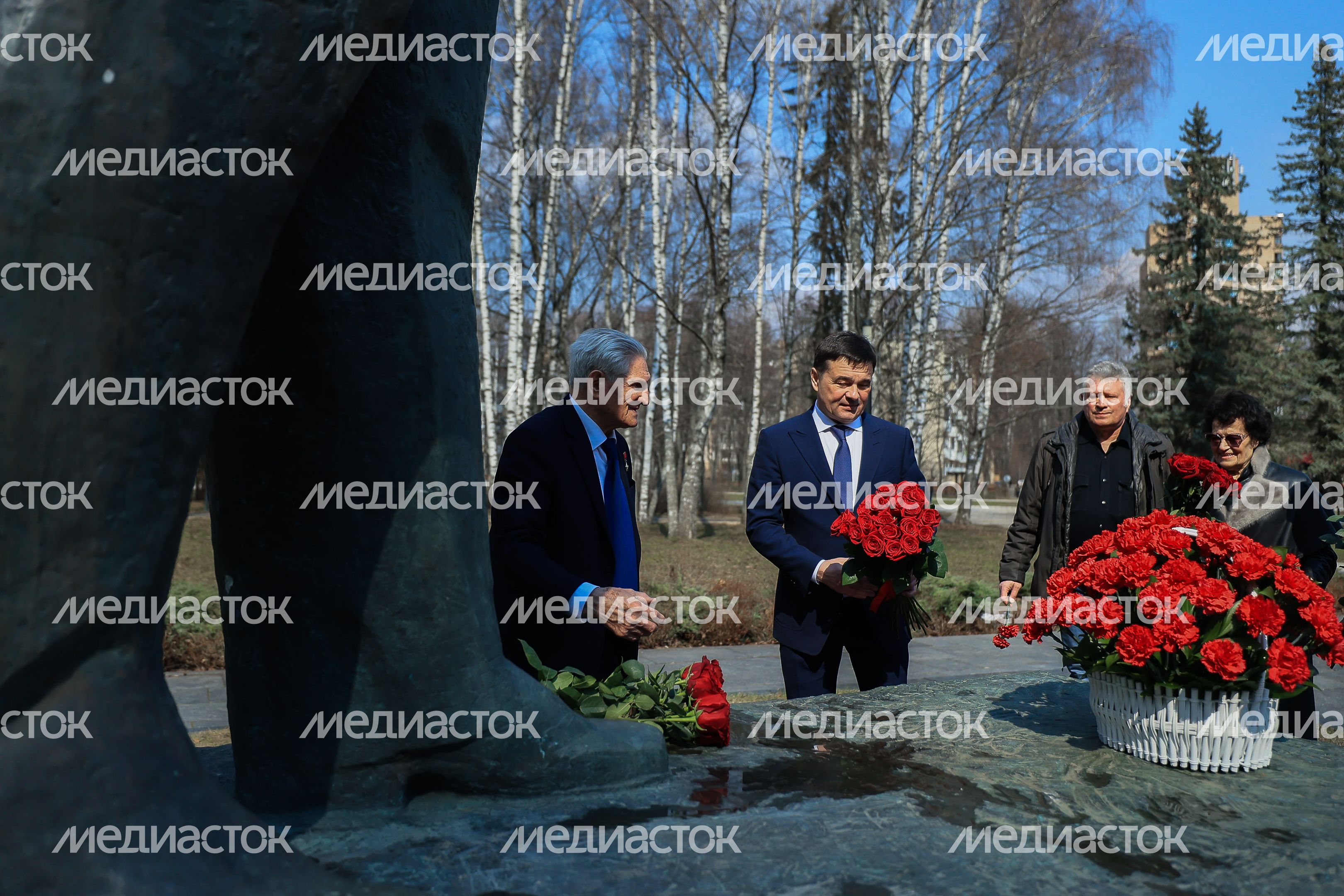 Посещение губернатором космонавта первого отряда