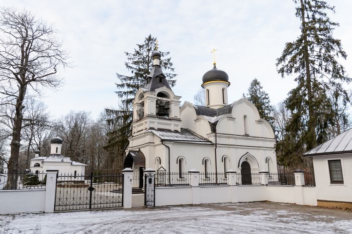 Сергиев Посад. Сергиевский храм. Осень