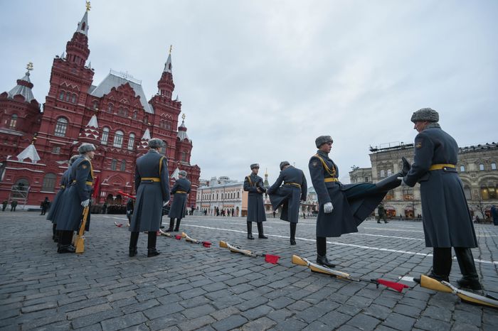 Торжественный марш в честь парада 1941 года на Красной площади в Москве