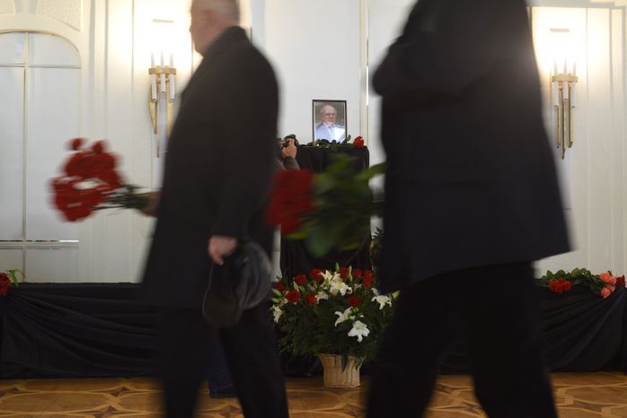 Церемония прощания с Юрием Карауловым в Красногорске